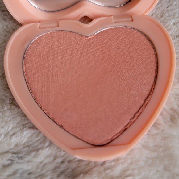 Heart of Gold Heart Shaped Highlighter ColourPop Cosmetics Valentine's Day - Picture 5 of 15